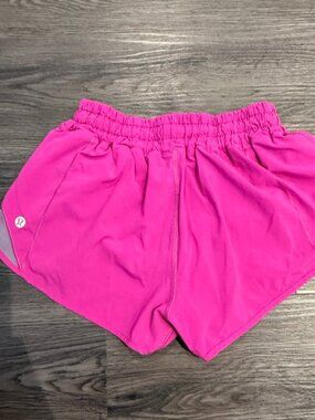 LULLEMON HOTTY HOT LOW-RISE 2.5" SHORTS